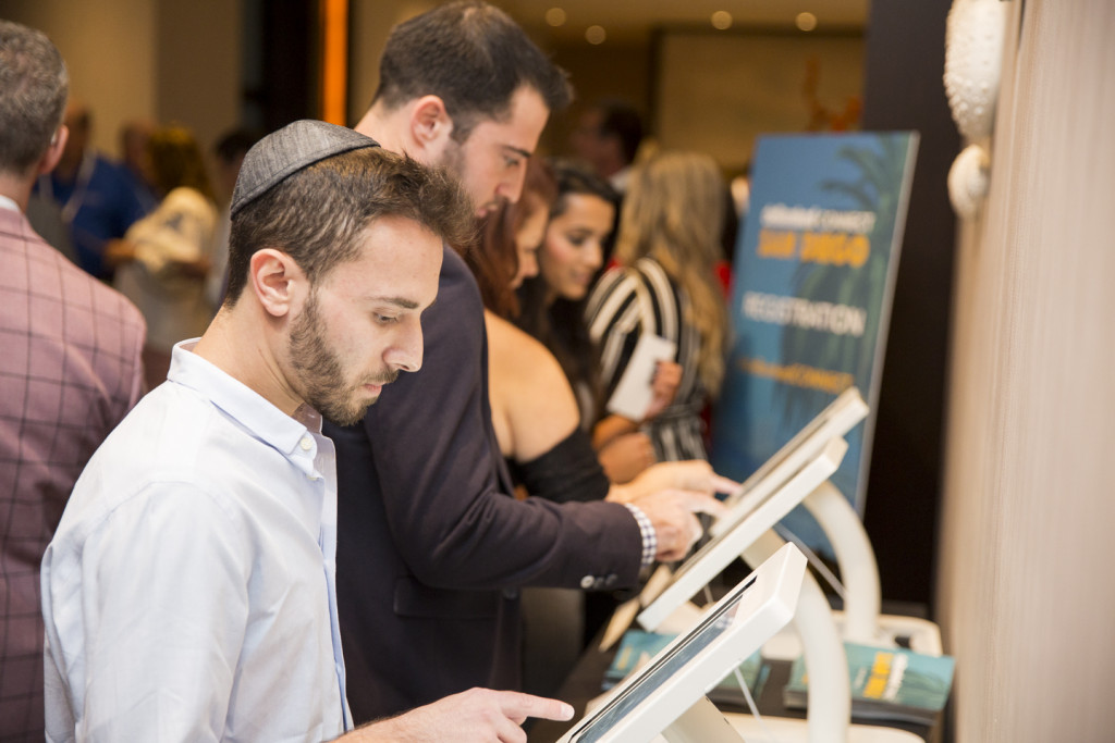 20181004_DEBANKED_WEB_001